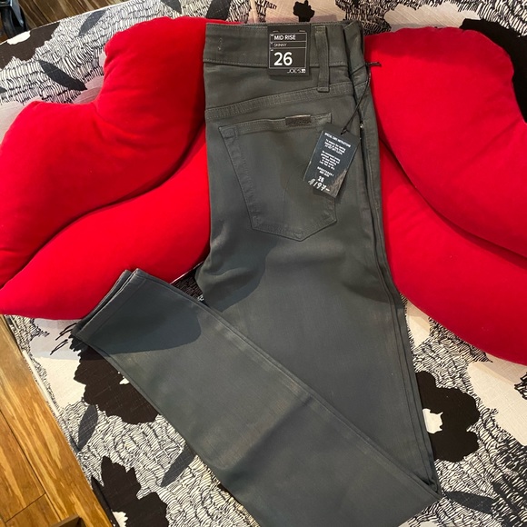 Fabulous NWTs JOE’S Skinny Grey Skies waxed jeans! - Picture 2 of 2